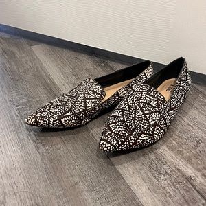 Bleecker & Bond Sonia Calf Hair Brown Casual
Pointed Toe Flat Slide Loafers